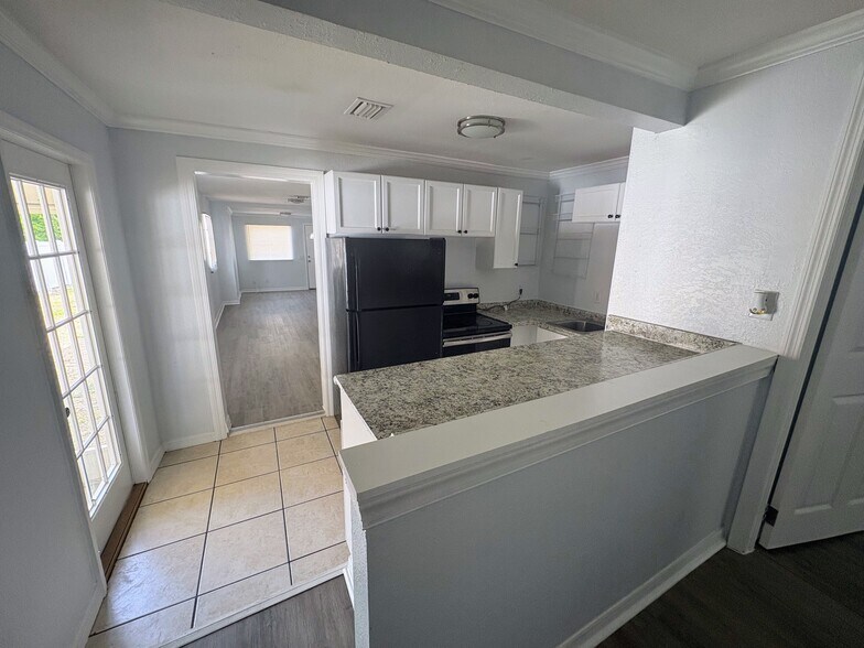 Kitchen - 2203 Cochran St