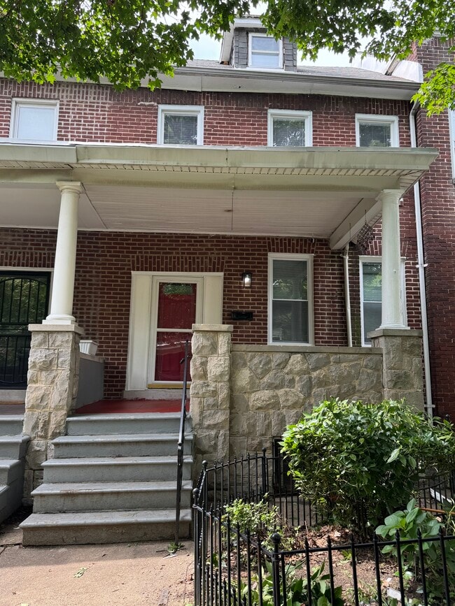 Building Photo - 2216 Whittier Ave