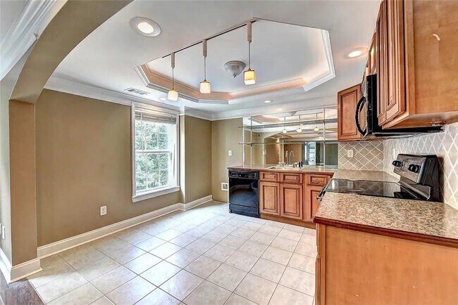 Building Photo - 670 Roxford Ln NE