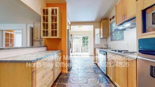 Building Photo - 17475 Summit Ave