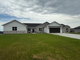 Building Photo - 2129 Clover Field Dr