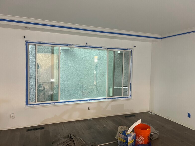 Living room - 2316 Lakeshore Ave