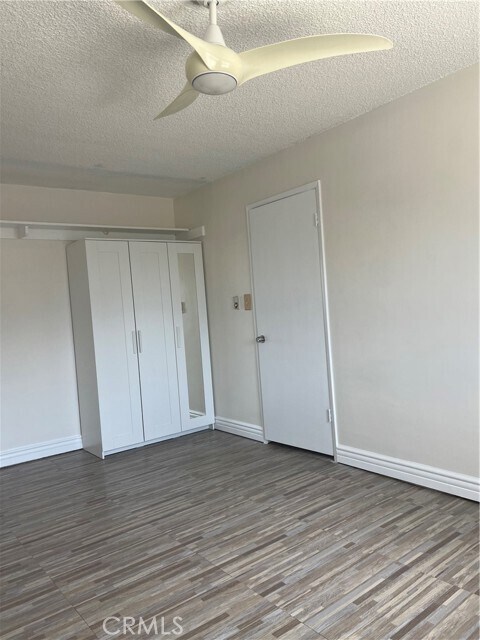 Building Photo - 305 N Acacia Ave