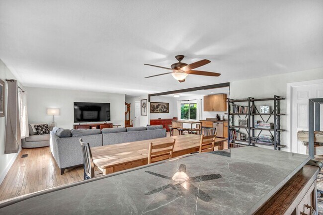 Building Photo - 2655 Parkway Dr