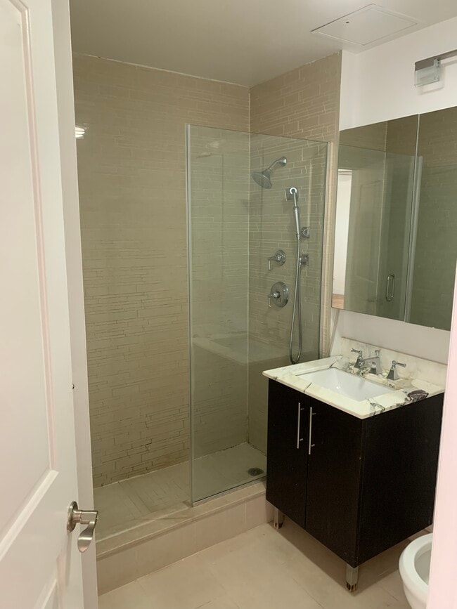 bathroom - 8315 Kew Gardens Rd