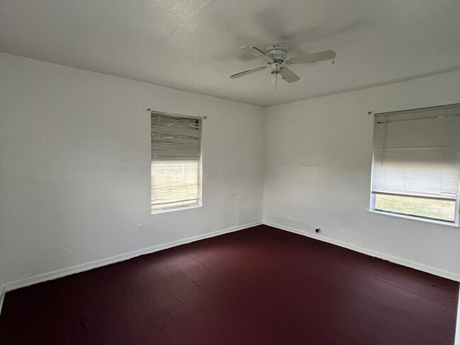 Building Photo - 1306 Scarborough Ln