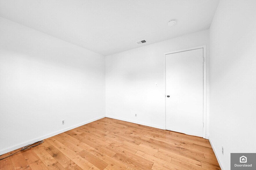 Building Photo - 3273 Cropley Ave