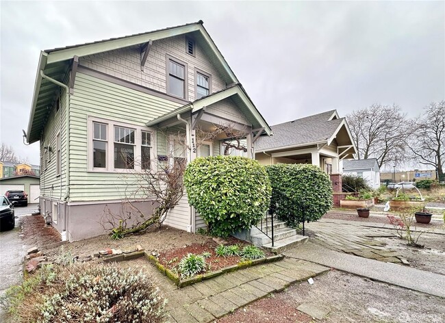 Building Photo - 112 Wells Ave S