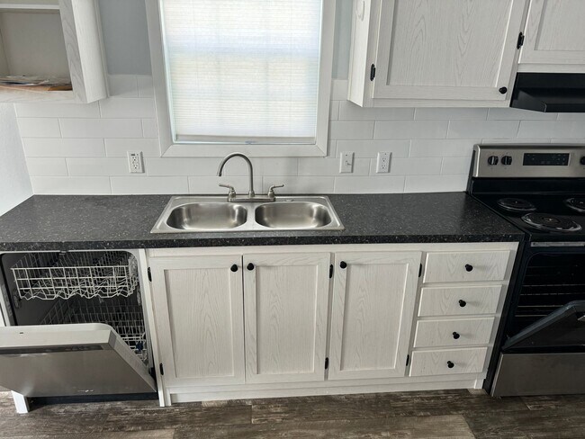 Building Photo - BEAUTIFUL +55 HOA COMMUNITY