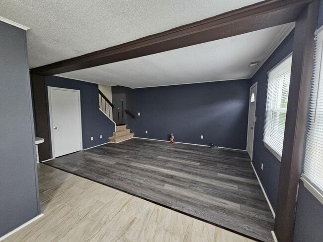 Building Photo - 520 Briar Manor