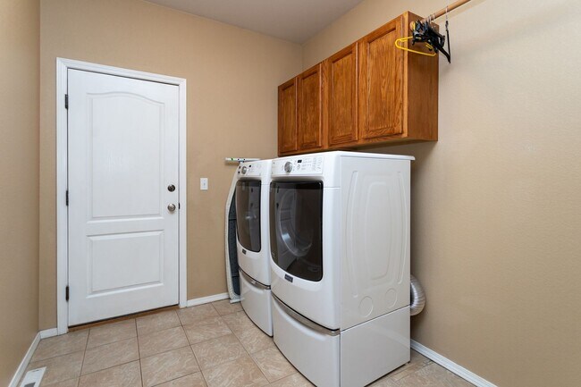 Building Photo - 9922 Red Sage Dr