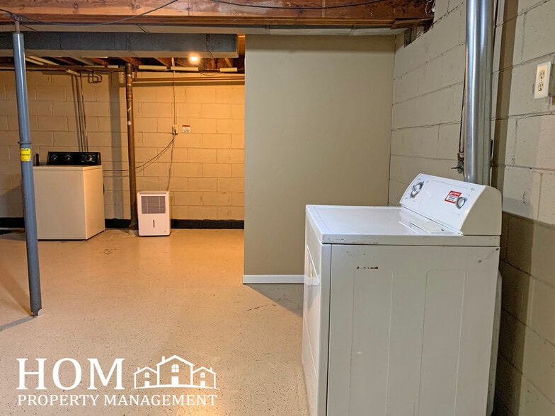 Building Photo - 108 Malin St