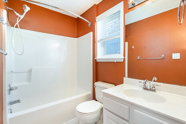 Building Photo - 13716 Riding Hill Ave