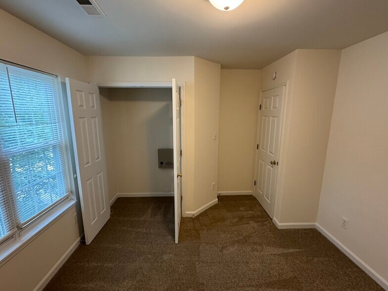 Building Photo - 6610 Cedar Cliff Dr