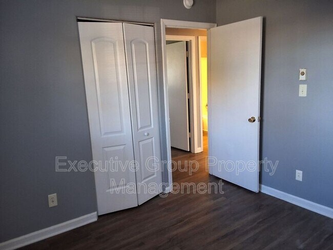 Building Photo - 310 Diecks Dr