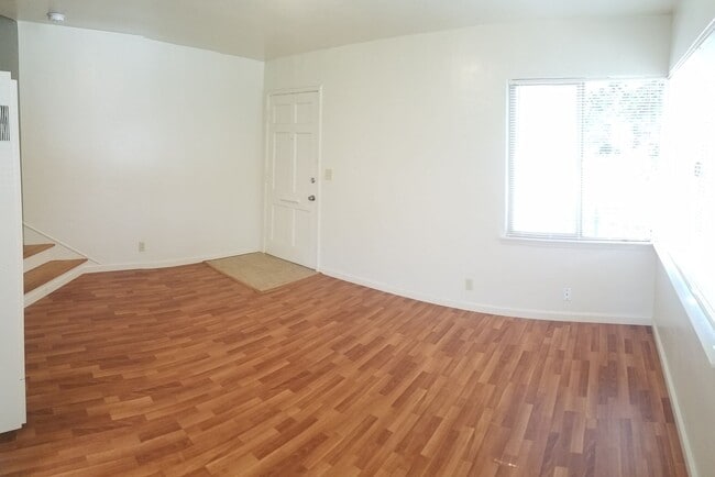 Building Photo - Renovated 1-Bedroom with Garage Parking & ...