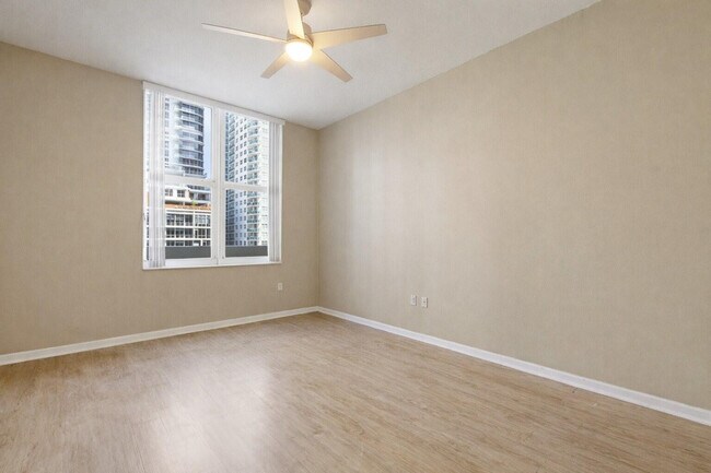 Building Photo - 511 SE 5 Ave