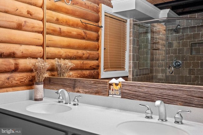 Building Photo - 15024 Wheeler Ln