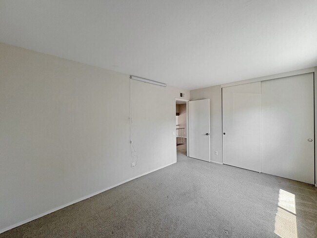 Building Photo - Spacious 4B/3BA Rancho Bernardo Home with ...