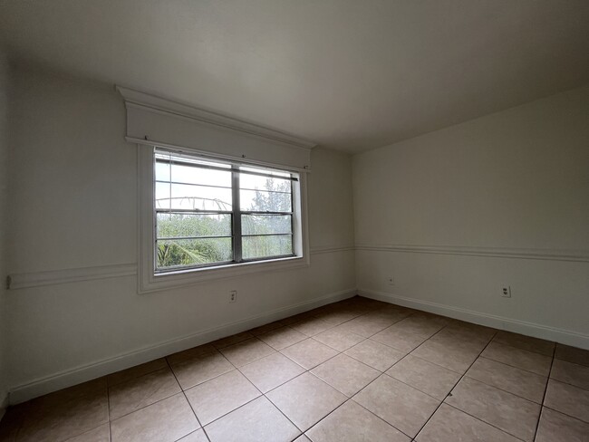 Building Photo - 4354 NW 9th Ave