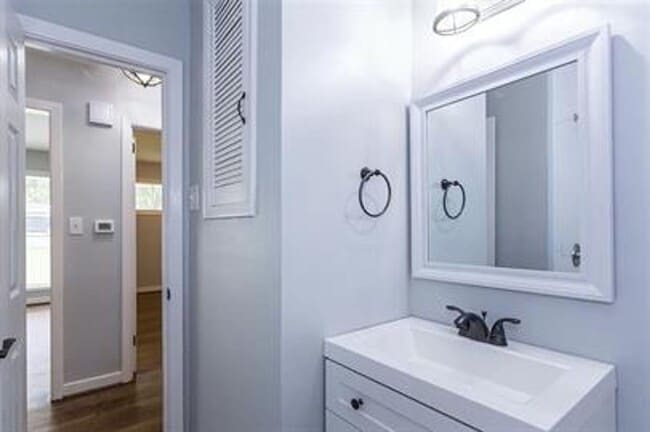 Building Photo - Modern 3BR/2BA Near UAB & Downtown