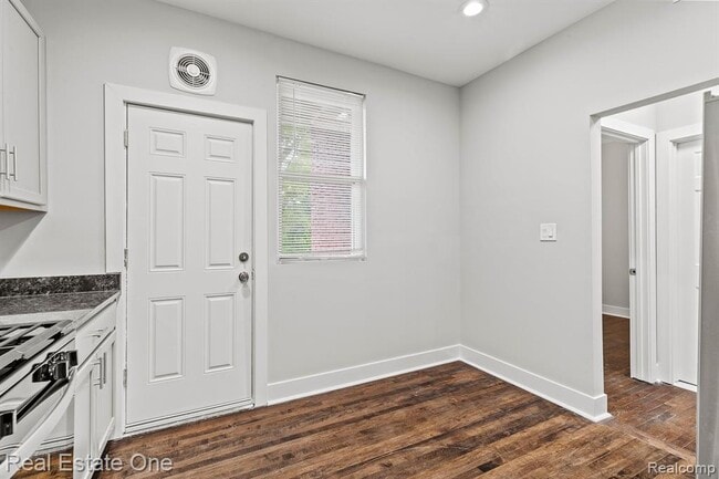 Building Photo - 2282 Belvidere St