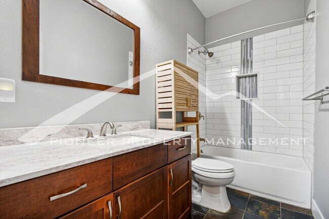 Building Photo - Charming Home with Washer/Dryer and Fenced Yard