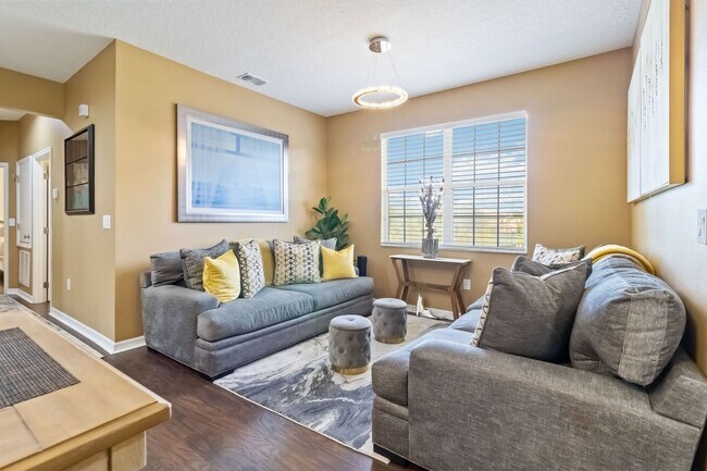 Building Photo - Exquisite & Breathtaking 2 Bedroom 2 Bath Condo Fully Furnished