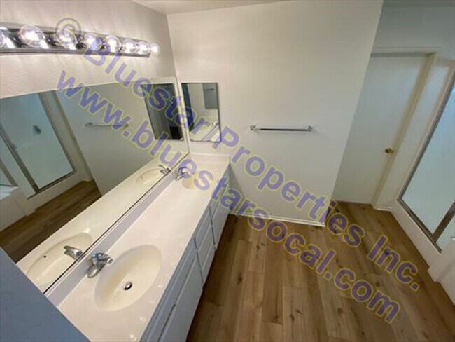 Building Photo - Home in VICTORVILLE! 4bd/2.5ba