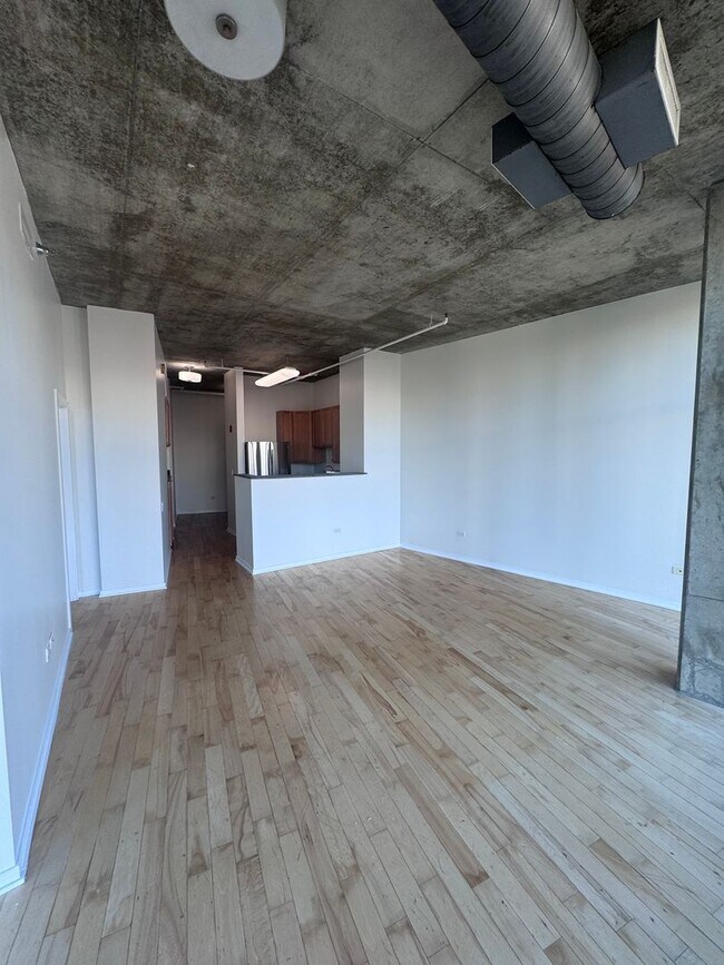 Building Photo - Luxury Living by the Lake | 2BR/2BA Condo ...