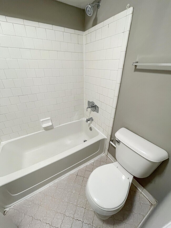 Building Photo - 9032 Gardener Dr