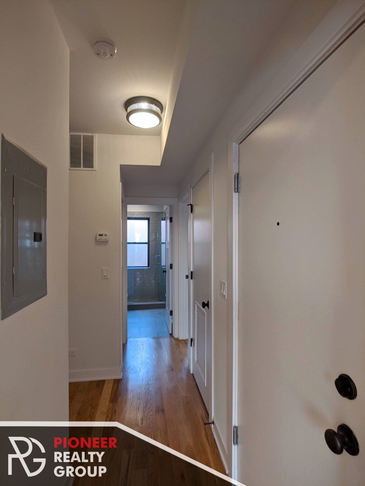 Building Photo - 2211 W Eastwood Ave