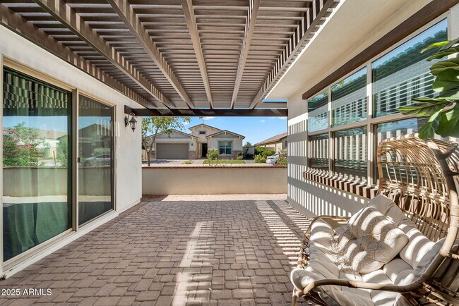 Building Photo - 9418 E Theia Dr