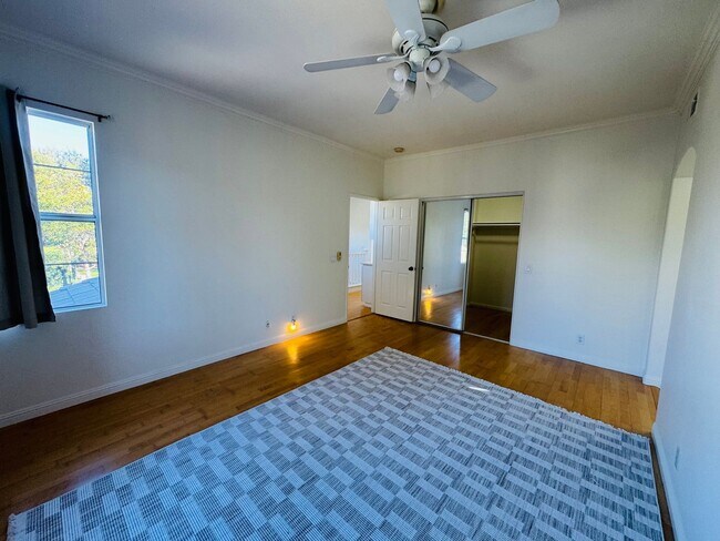 Building Photo - Stunning Sanctuary Awaits