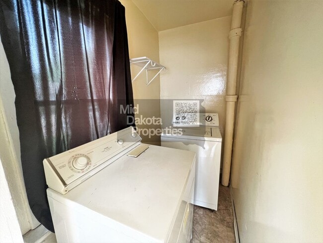 Building Photo - 403 S 1st- 3 bedroom house in Parkston