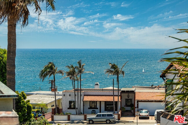 Building Photo - 224 Sunridge St