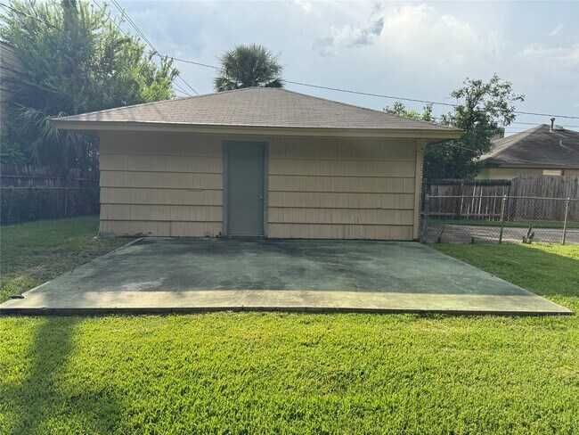 Building Photo - 4013 Newshire Dr