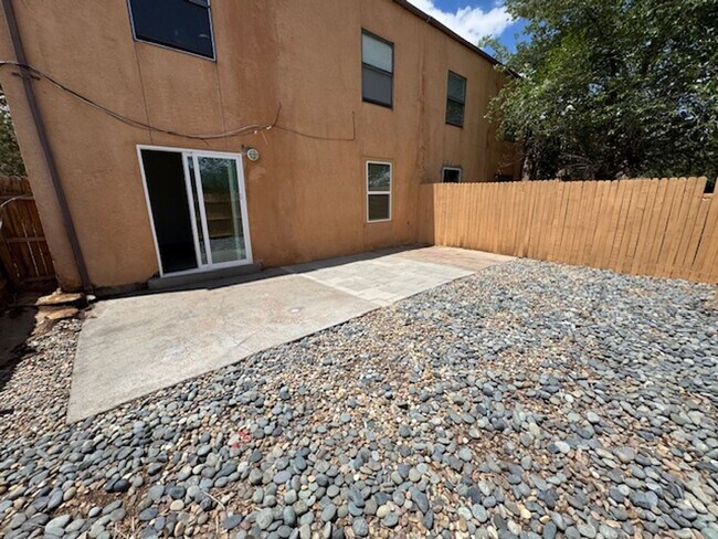 Building Photo - 1050 Meadowlark Ct SE