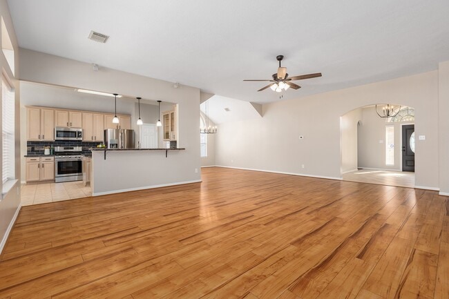 Building Photo - 8015 Sports Haven Dr