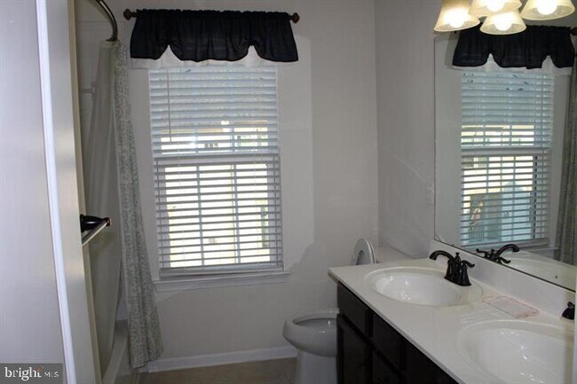 Building Photo - 5221 Sable Ct