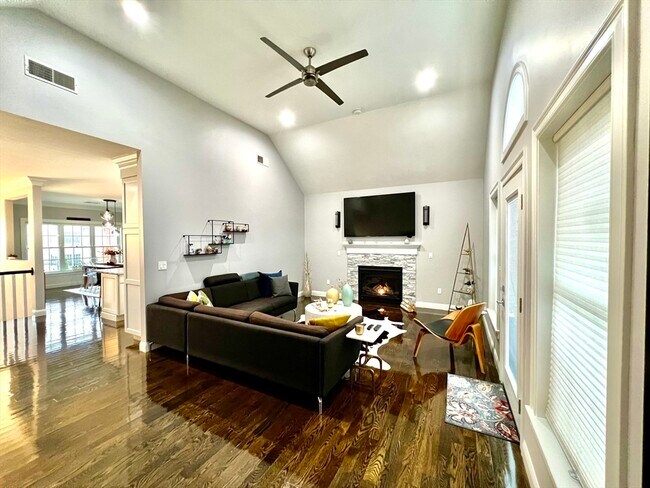 Building Photo - 259 Oakwood Ave