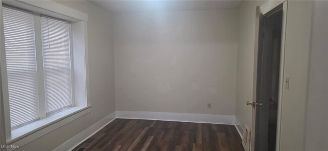 Building Photo - 920 Redfern Ave