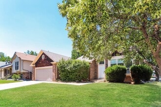 Building Photo - 4442 Biscay St