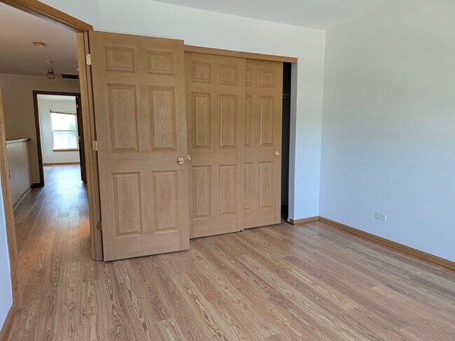 Building Photo - 2542 Golf Ridge Cir