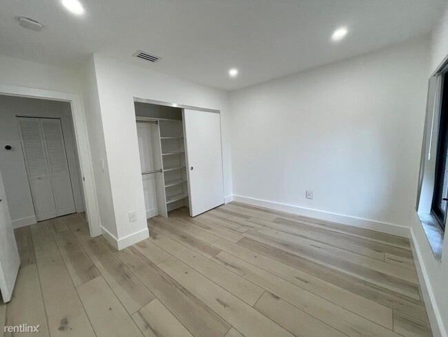 Building Photo - 2 br, 2 bath Condo - 350 Club Cir Apt 207