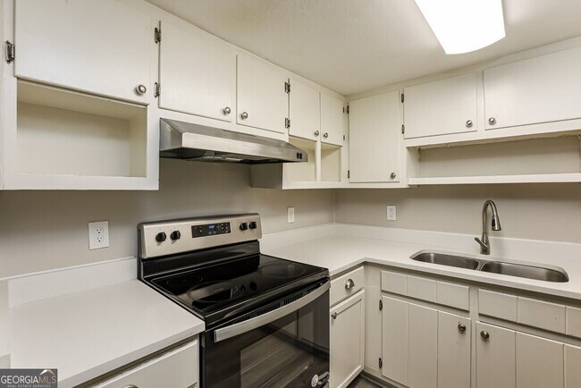 Building Photo - 1398 Lakeview Pkwy