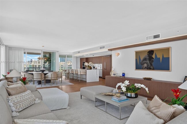 Building Photo - 16500 Collins Ave