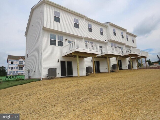 Building Photo - 3074 Martha Wy