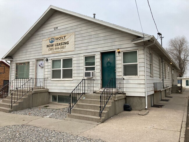 Building Photo - Charming 1 Bedroom 1 Bathroom Apartment *M...