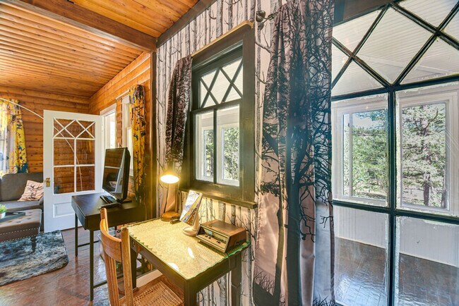 Building Photo - 28548 Park Ave